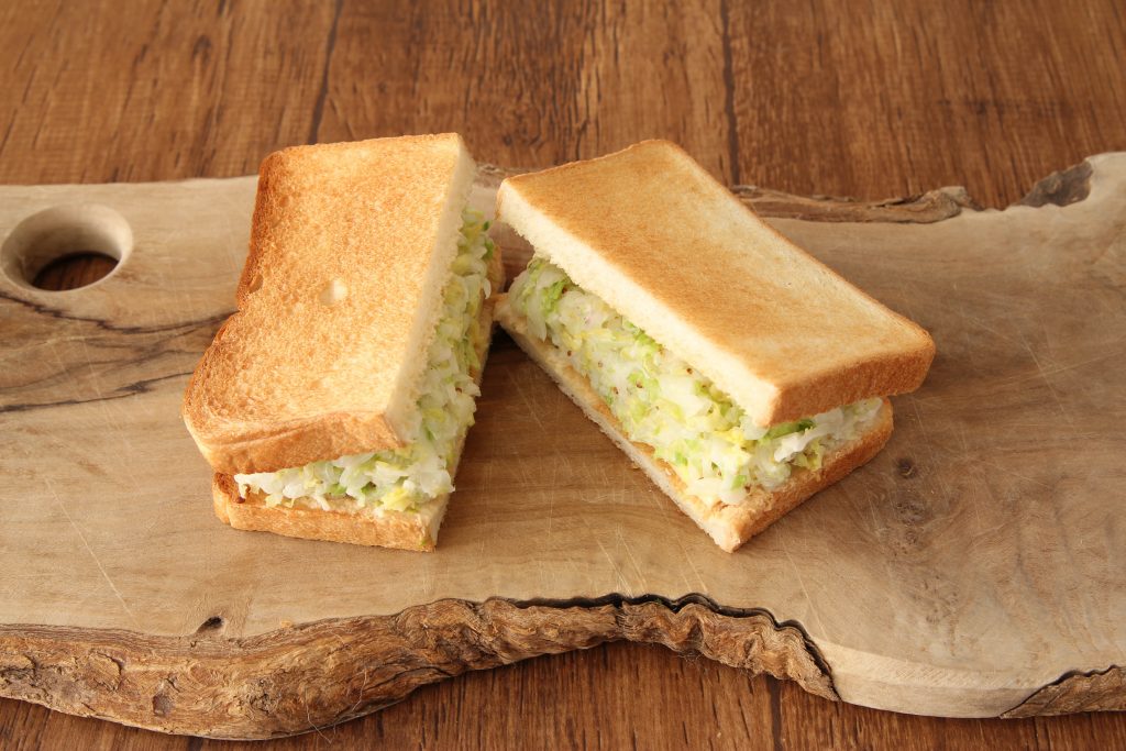 トーストに挟むだけの大量消費レシピ!「白菜マヨ&チーズサンドイッチ」