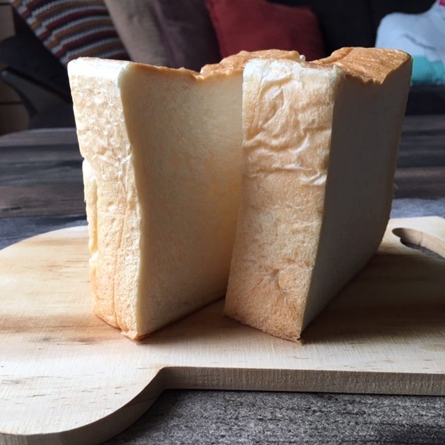 「パン工房KAWA」の厚切り食パン