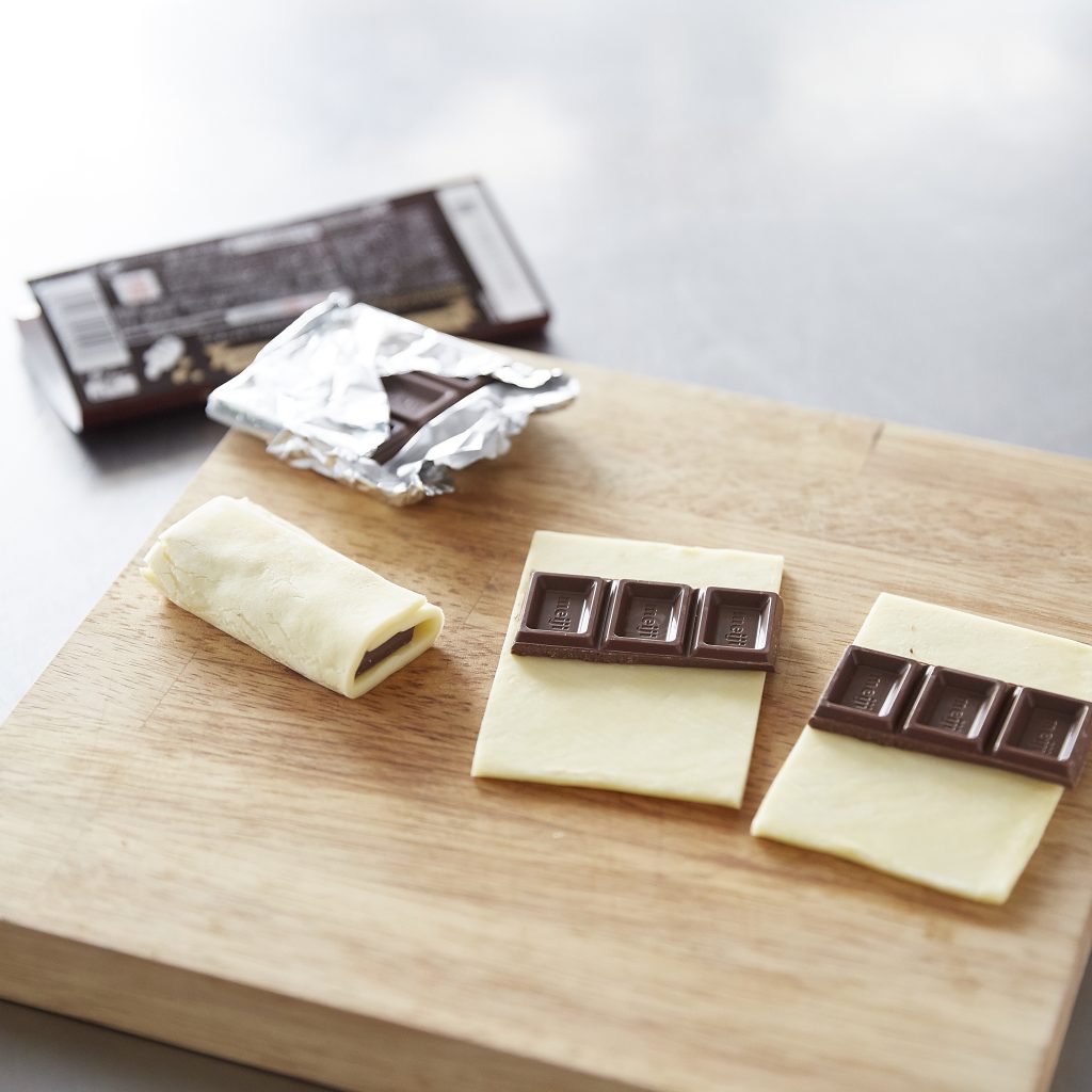 板チョコを巻いて焼くだけ「チョコクロワッサン」