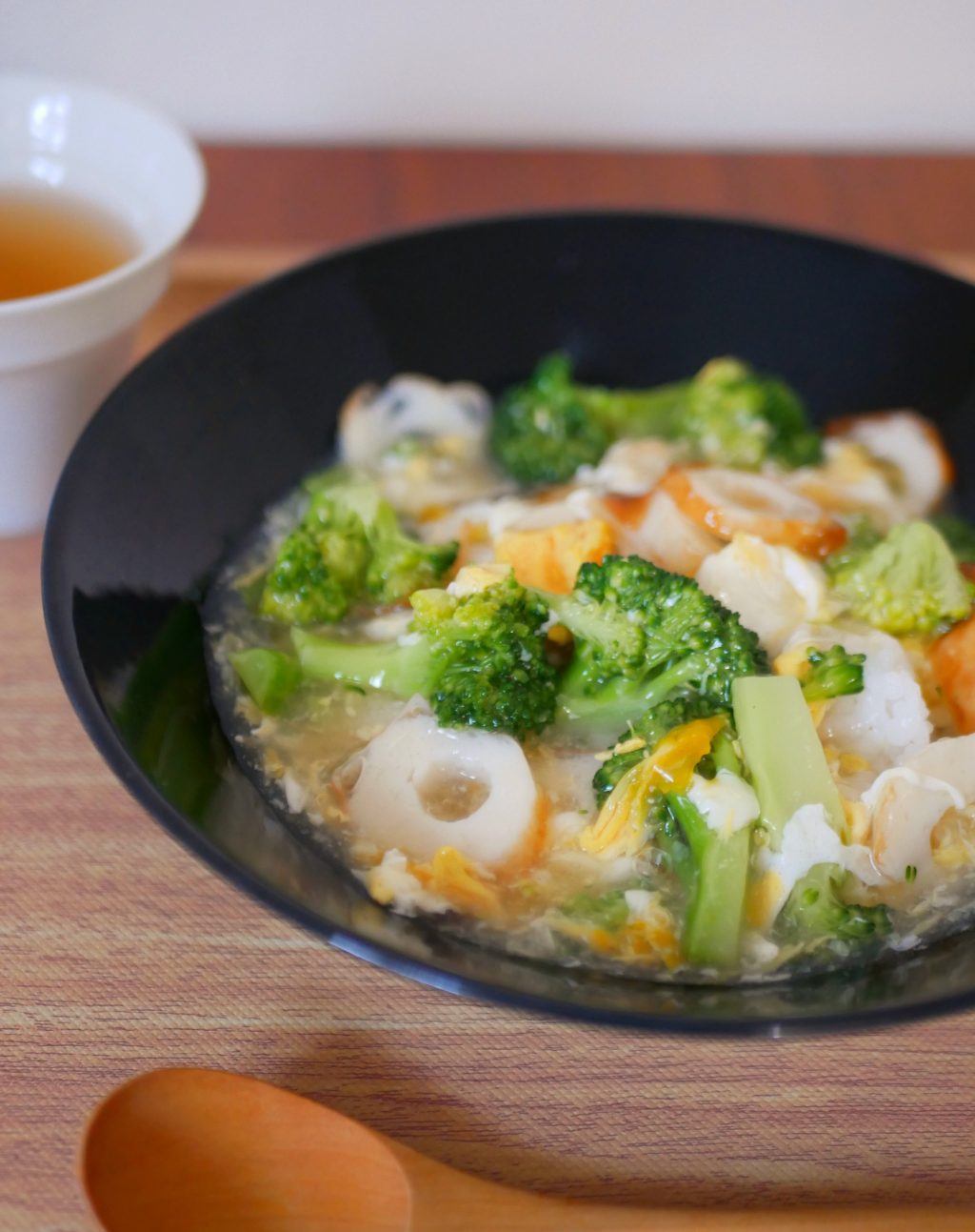 生姜でカラダあたたまる♪朝にお手軽「ちくわとブロッコリーのあんかけ丼」