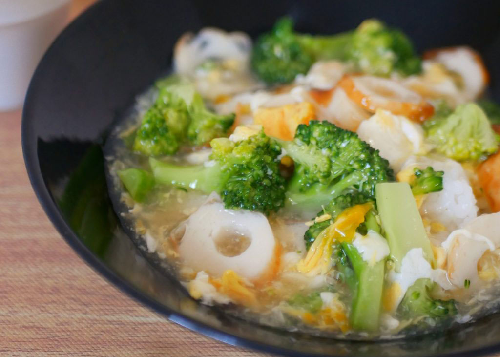 生姜でカラダぽかぽか♪炒めずお手軽「ちくわとブロッコリーのあんかけ丼」