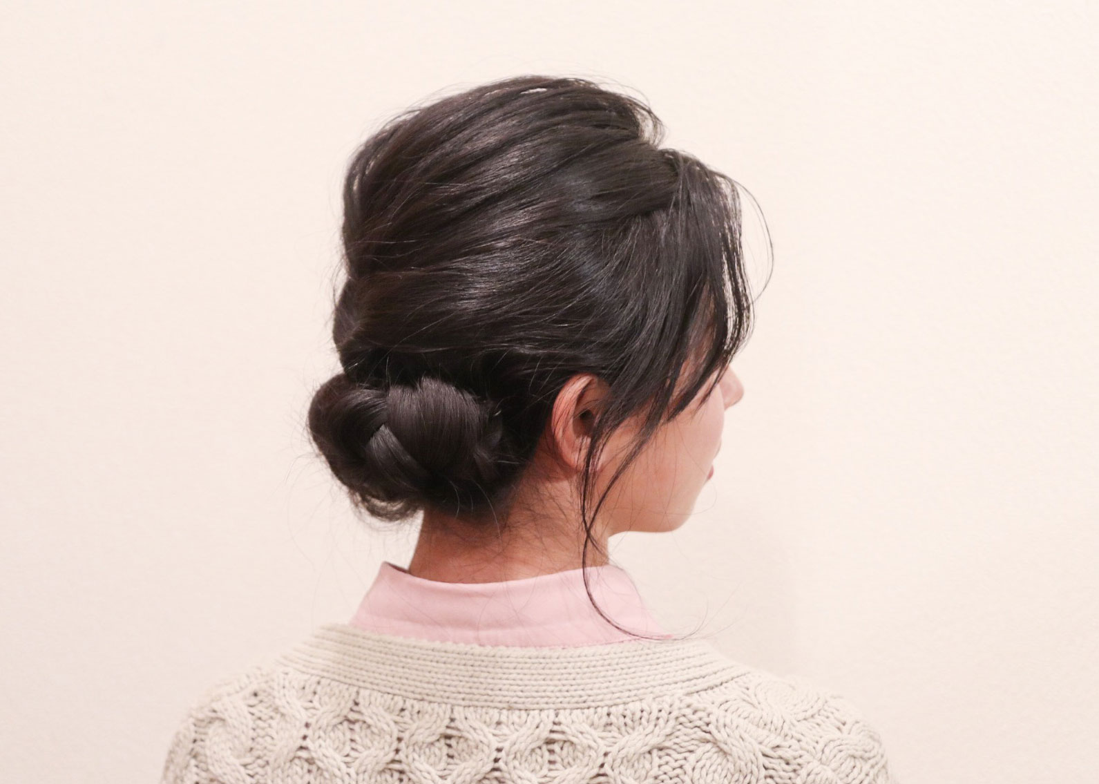 重く見えるロングもすっきりまとまる♪簡単「お団子」ヘアアレンジ術