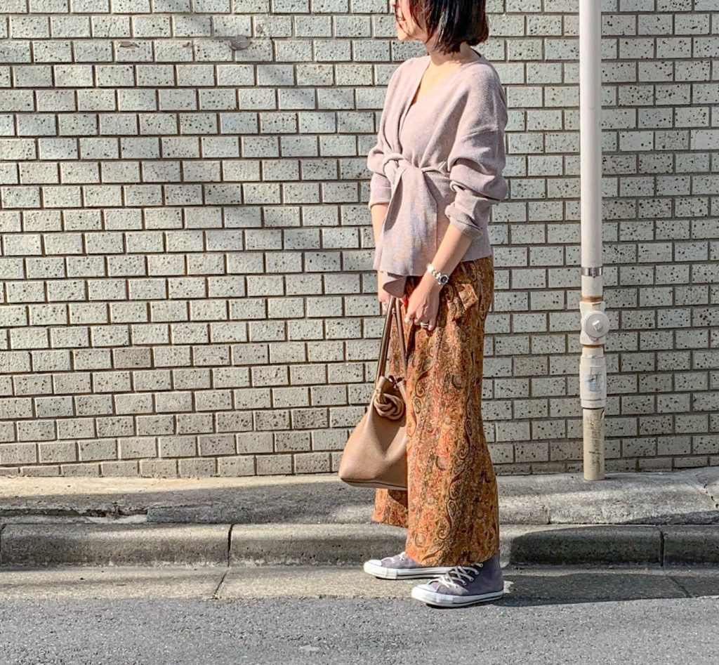 “冬服なのに春っぽい”が叶う!使える「ニュアンスカラー」コーデ術