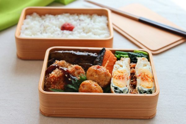 何度でも食べたくなる卵のおかず!「卵とわかめの袋煮」のお弁当