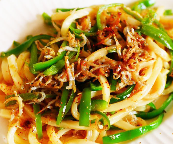 冷凍うどんでパパッと！お料理1年生でも簡単「朝うどん」レシピ4選