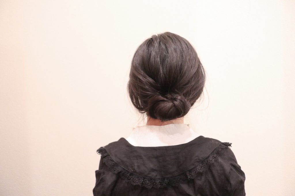 編みおろしヘアを簡単イメチェン！「ギブソンタック風」まとめ髪の作り方