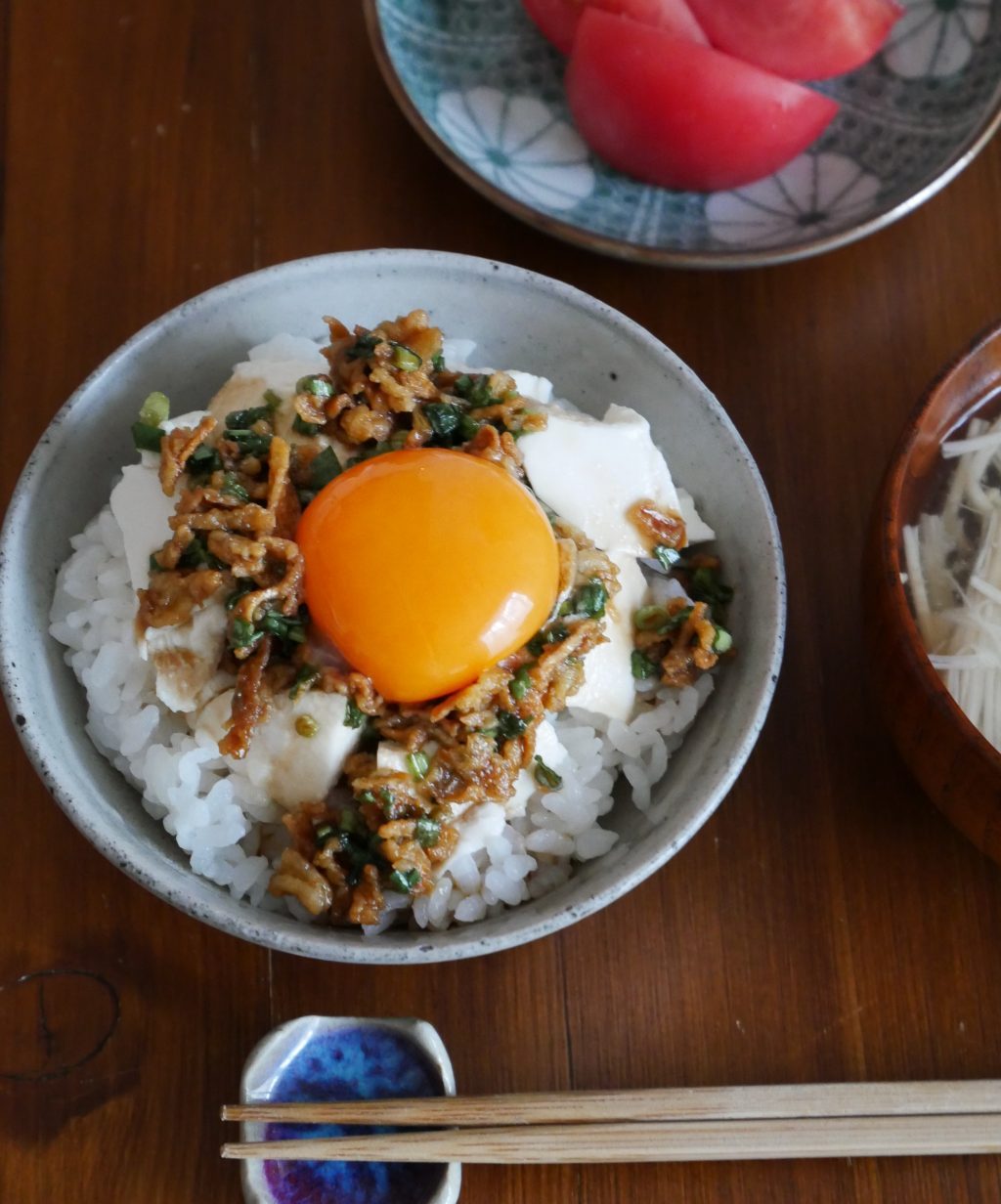 タレにやみつき！市販の○○で簡単さっぱり「豆腐のっけ丼」