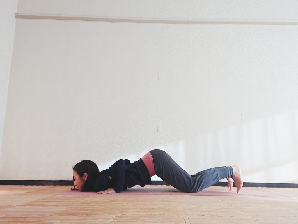 二の腕の引き締めに効果的♪体幹も強くなるヨガ「8点のポーズ」