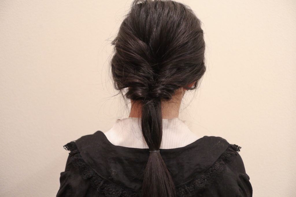最後の結び目の2~3cm下くらいでもう一度結びます。