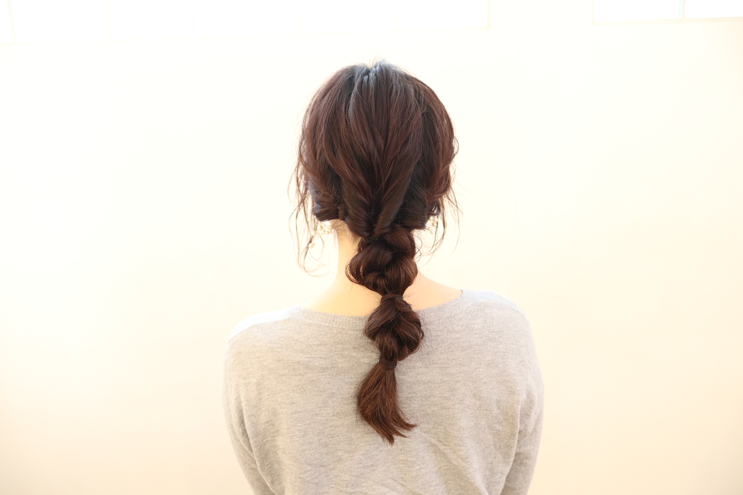 簡単でおしゃれ！ゆるふわ編みおろしヘアアレンジの作り方♪