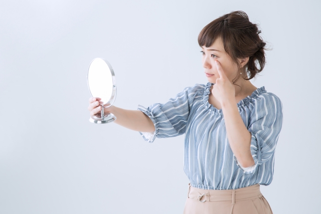 アイメイクの崩れが気になる…