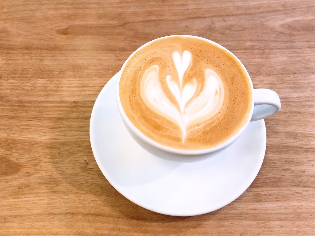 朝のカフェラテ