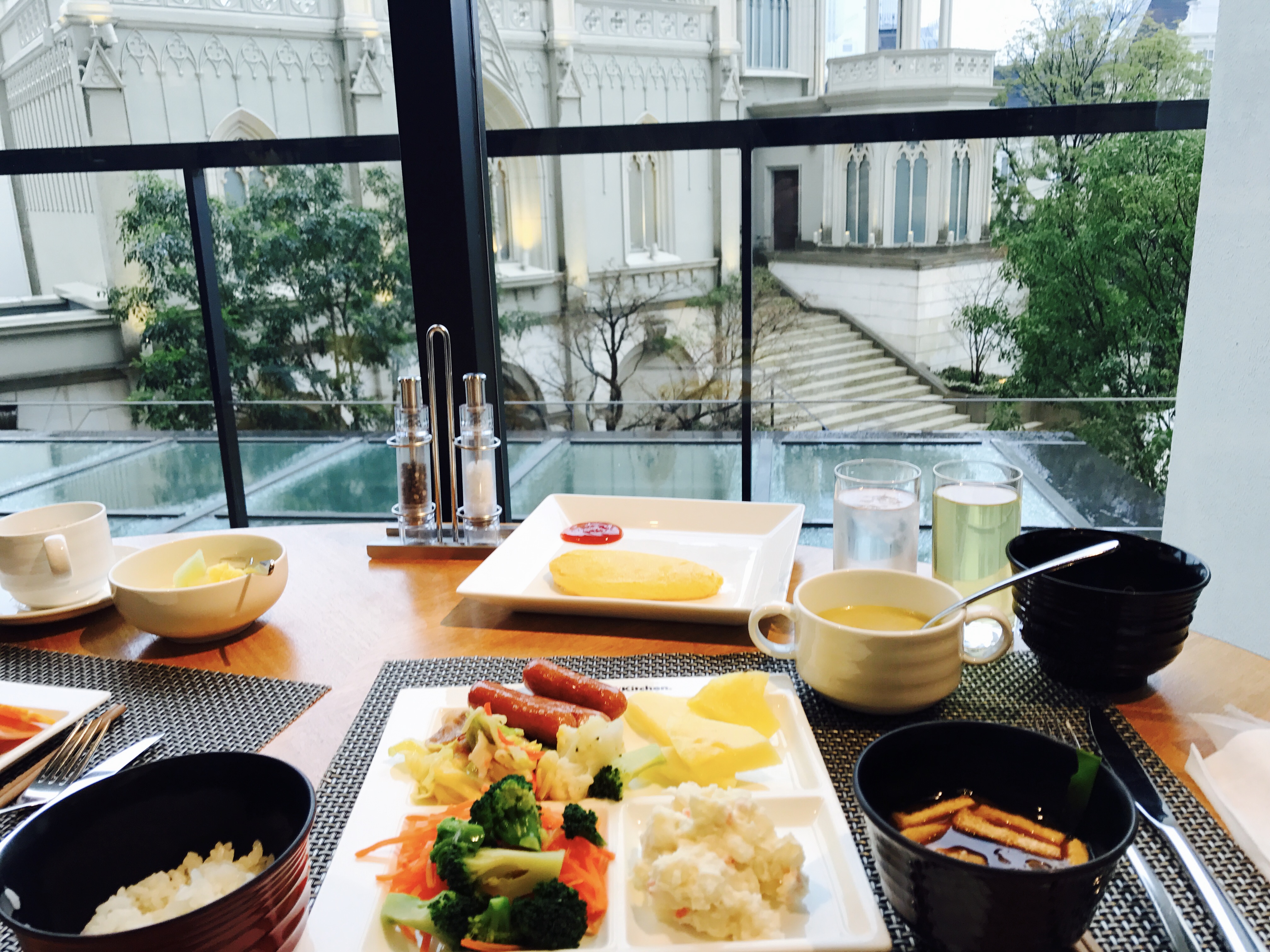大聖堂を眺めながら 名古屋めしを召し上がれ♪ ホテル朝食☆【ストリングスホテル名古屋】