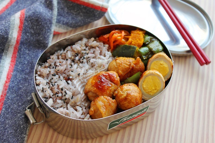 簡単おいしいカレー照り焼き味!「うずら卵の肉巻き」のお弁当