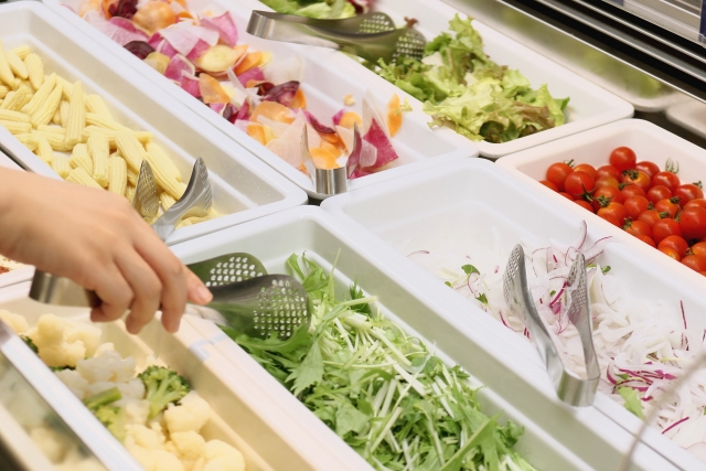 “バイキング”は通じない！「食べ放題」は英語で何と言う？