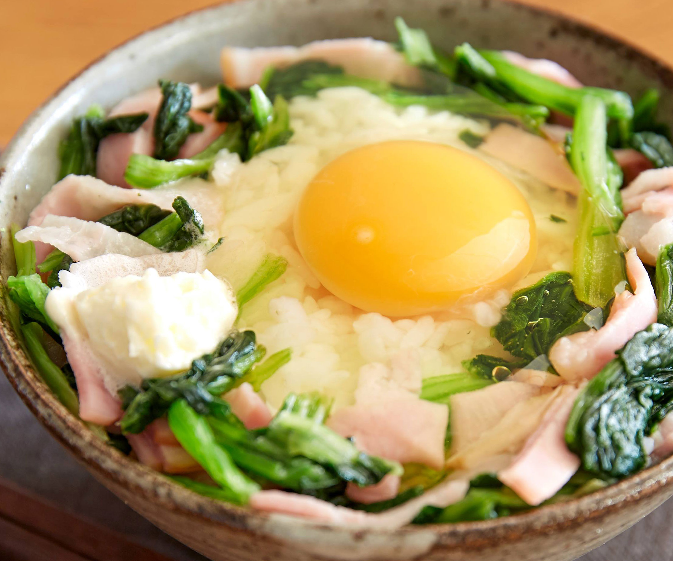 レンチンだけで簡単！バターが決め手の「卵かけごはん」アレンジ♪