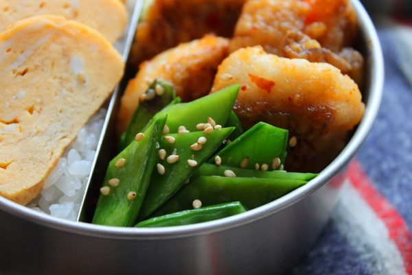 旬野菜の時短おかず♪「絹さやの蒸し炒め」のお弁当