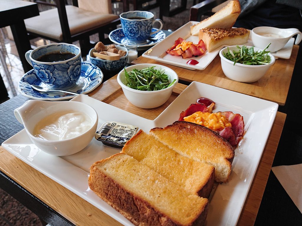 【大阪】古墳をのぞむカフェで味わう!贅沢「厚切りトースト」朝食@江久庵