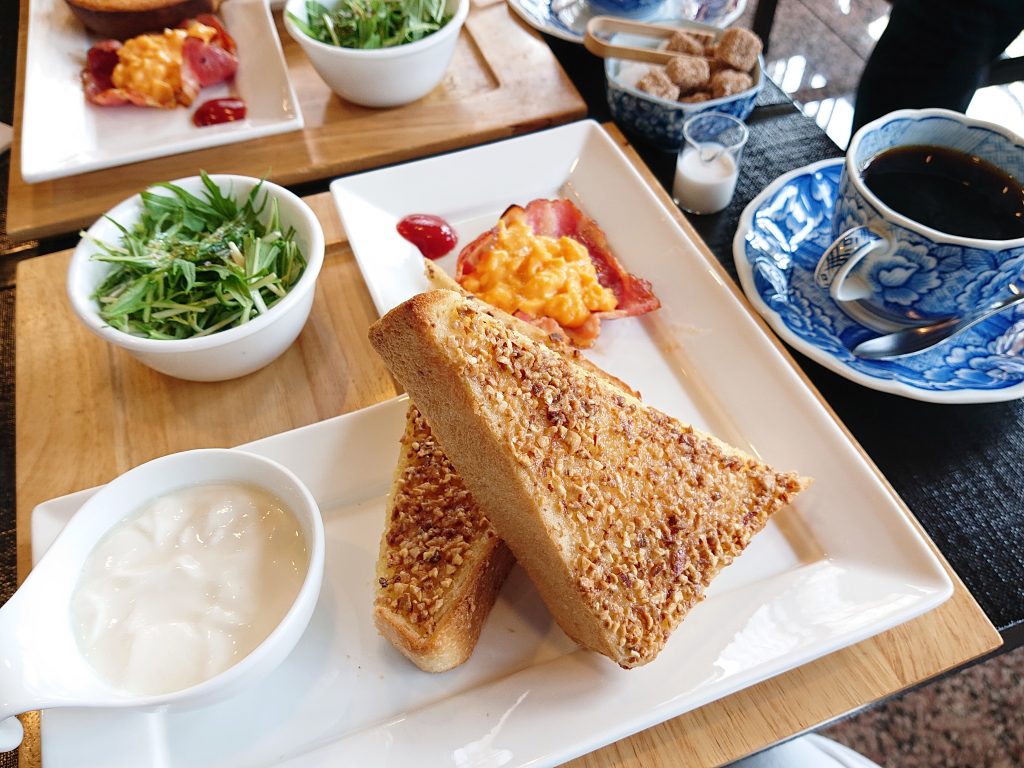 【大阪】古墳をのぞむカフェで味わう!贅沢「厚切りトースト」朝食@江久庵