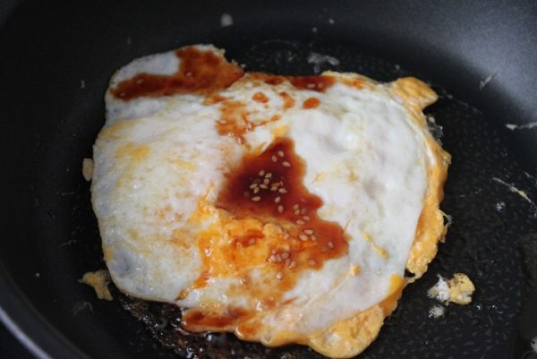 焼肉のたれをかけて3等分に折り畳む