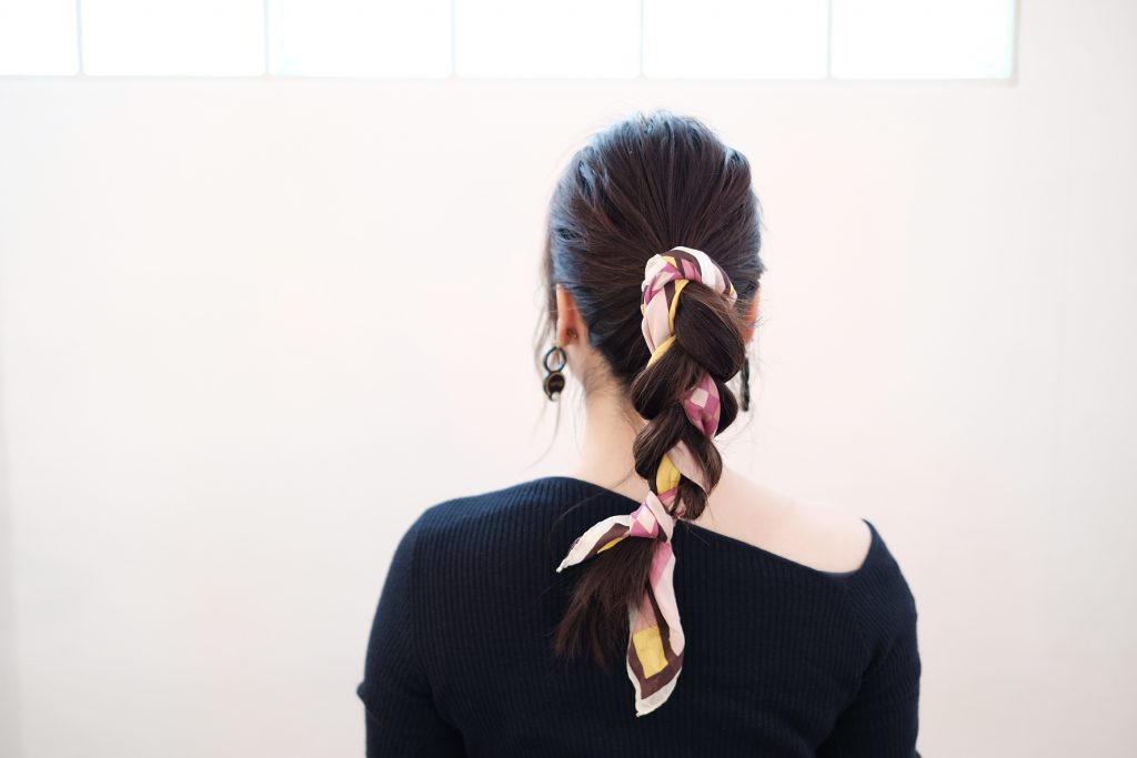 スカーフを使ってプチイメチェン！春の簡単ヘアアレンジ