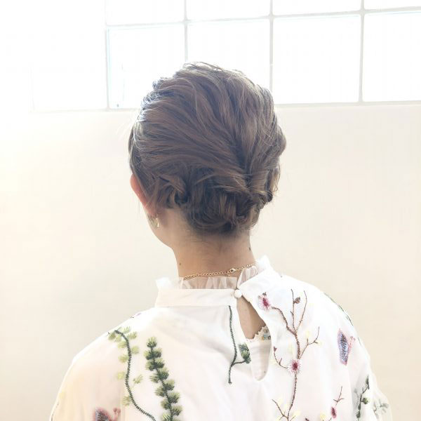 伸ばしかけヘアでもアップができる！「逆リンパ」アレンジの作り方