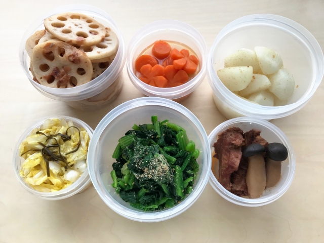 時短調理もできる優れもの！食品保存だけじゃない「タッパー」活用術3つ