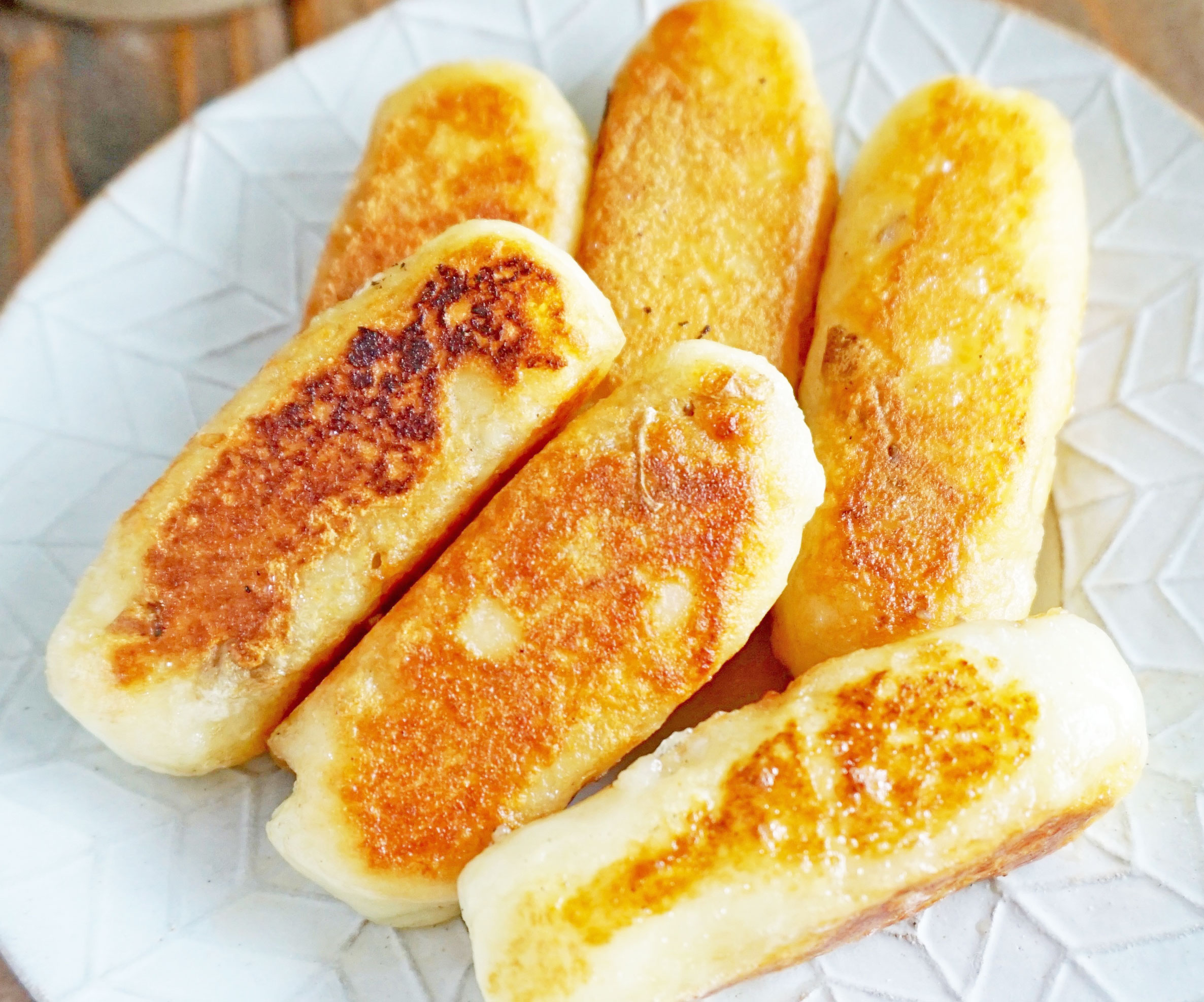 もっちりホクッ♪塩バター味の「じゃがいも餅」簡単作り置き