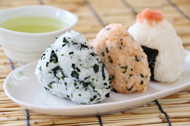 お花見にいかが？春らしさ満点「おにぎり」アレンジ3つ