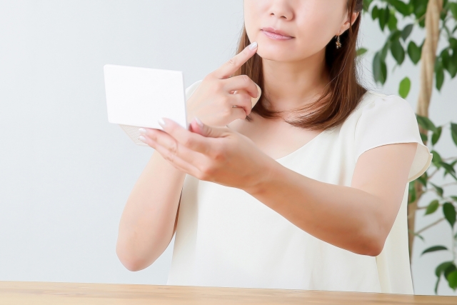 ちゃんと洗顔してもできてしまう…「大人ニキビ」の原因と対策3つ
