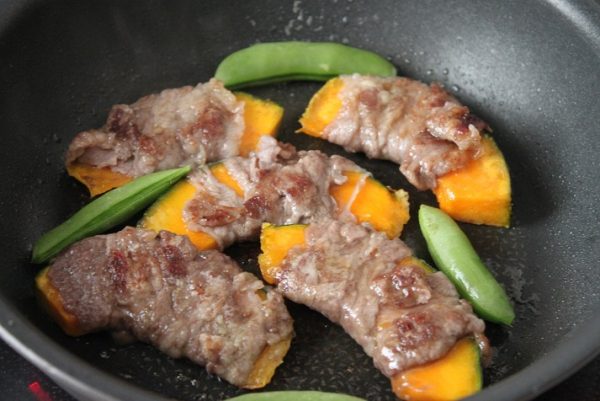 下ごしらえ不要!カレー風味の簡単お弁当おかず「かぼちゃの肉巻き」