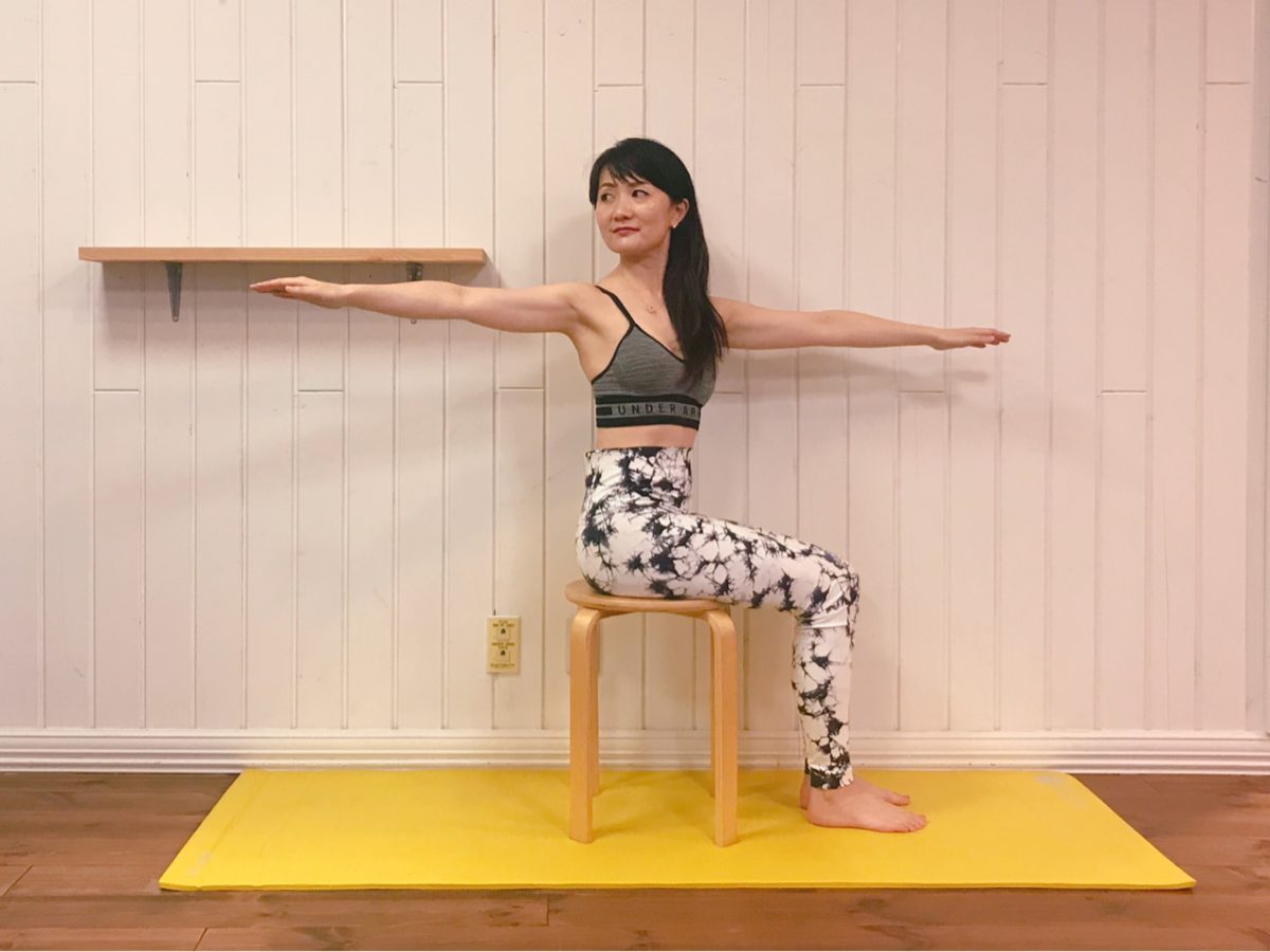 ウエスト痩せの新常識!?くびれ美人になる「1日1分」椅子エクササイズ♪