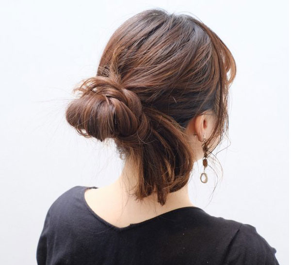 まとめすぎないお団子ヘア右側