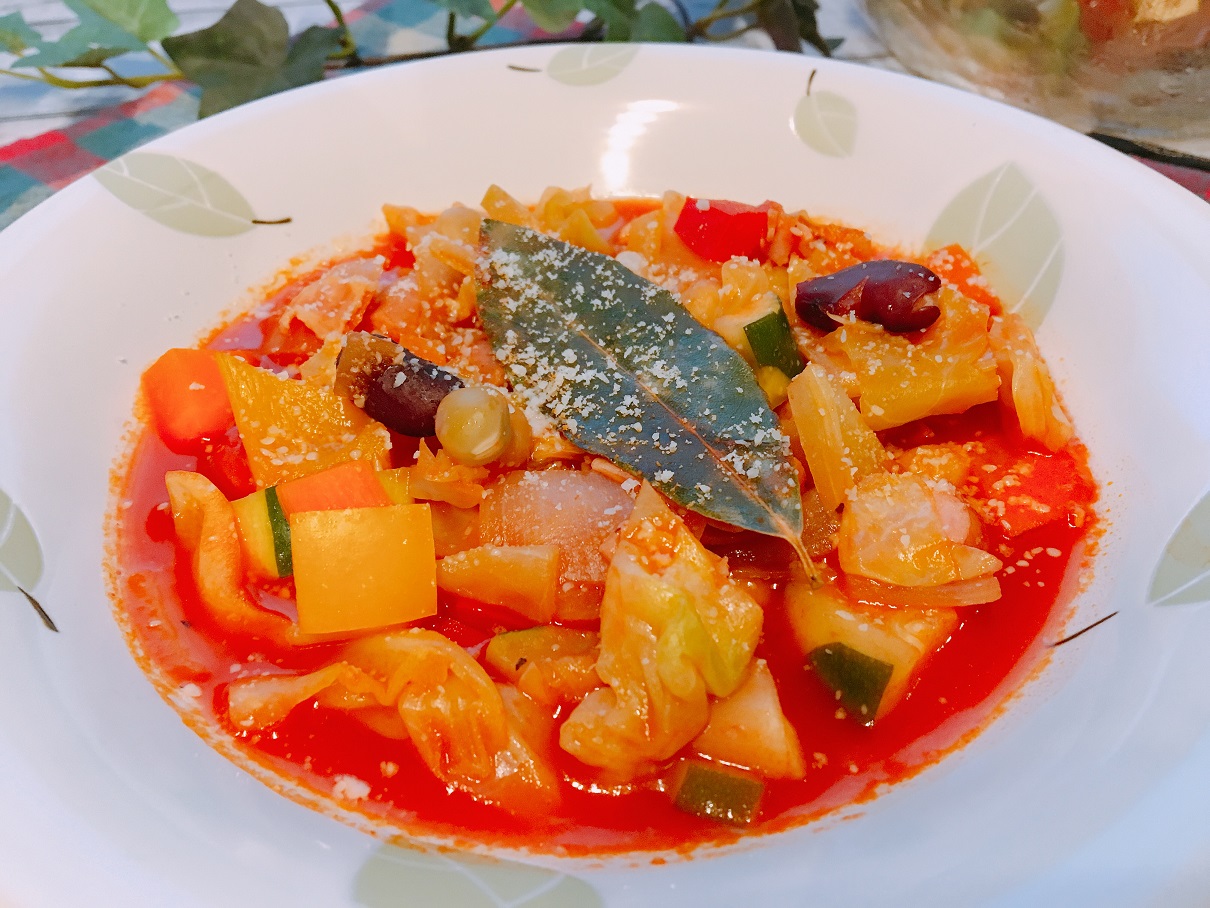 ダイエットにも美白にもおすすめ！トマトジュースで簡単「ミネストローネ」