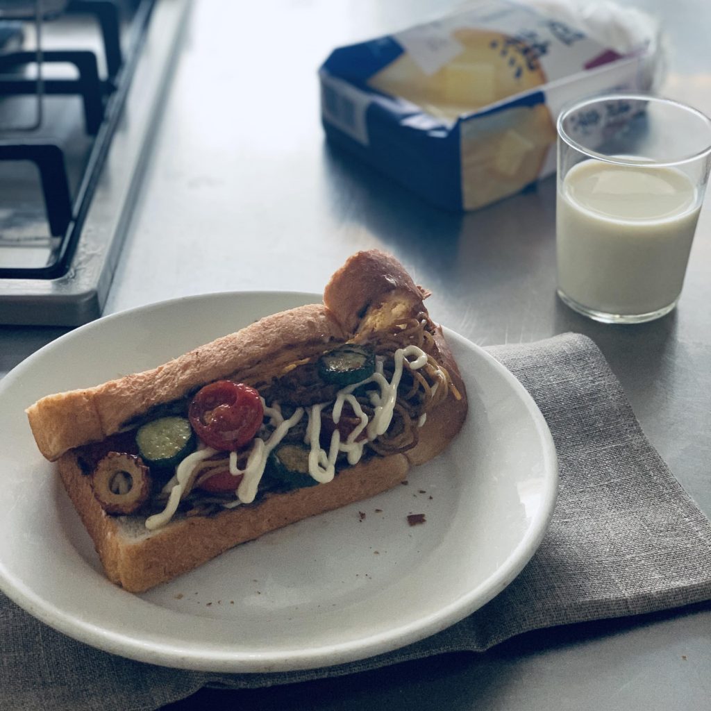 簡単「焼きそばパン」