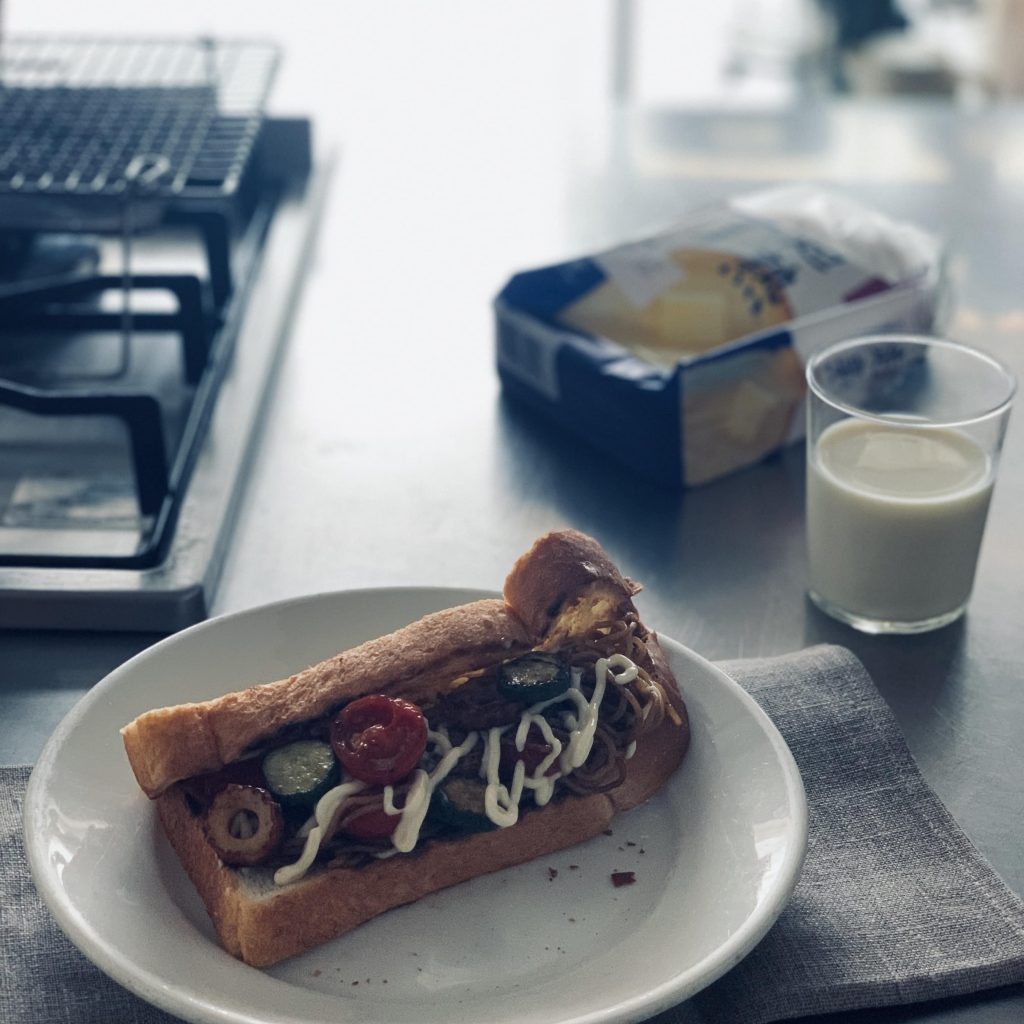 簡単「焼きそばパン」