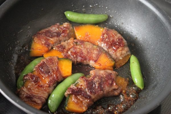 下ごしらえ不要!カレー風味の簡単お弁当おかず「かぼちゃの肉巻き」