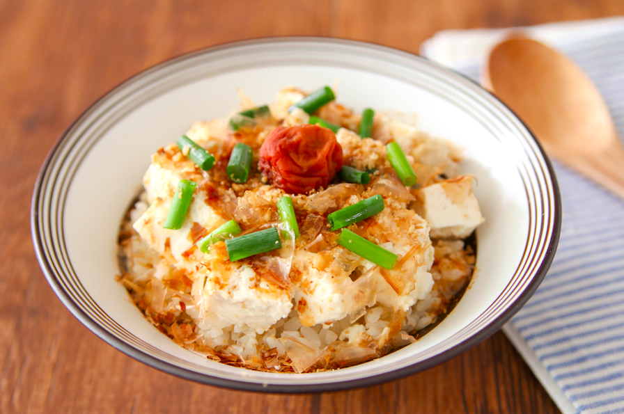 火も包丁も使わず簡単！朝5分でできる「ぶっかけ豆腐丼」