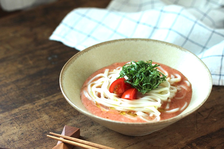 「冷凍トマト」でつくるガスパチョ風トマトうどん