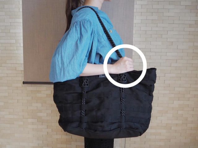 肩こり回避+キレイ見えも叶う♪「重いバッグ」の美しい持ち方