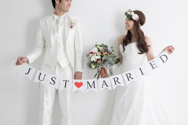「結婚式」と「披露宴」を英語でいうと？