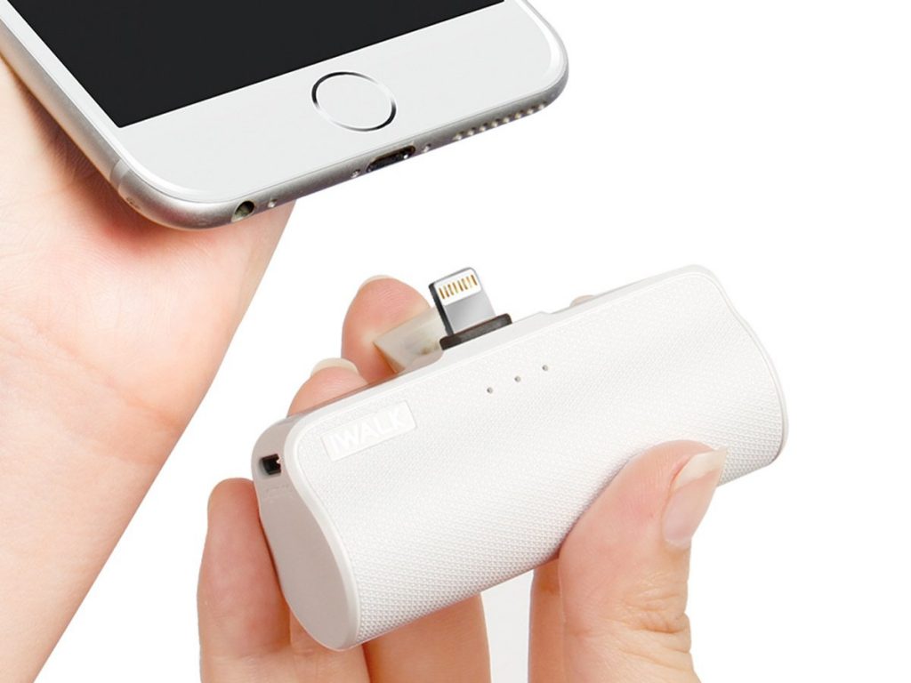 持ち運びがラク！口紅サイズの超小型「モバイルバッテリー」