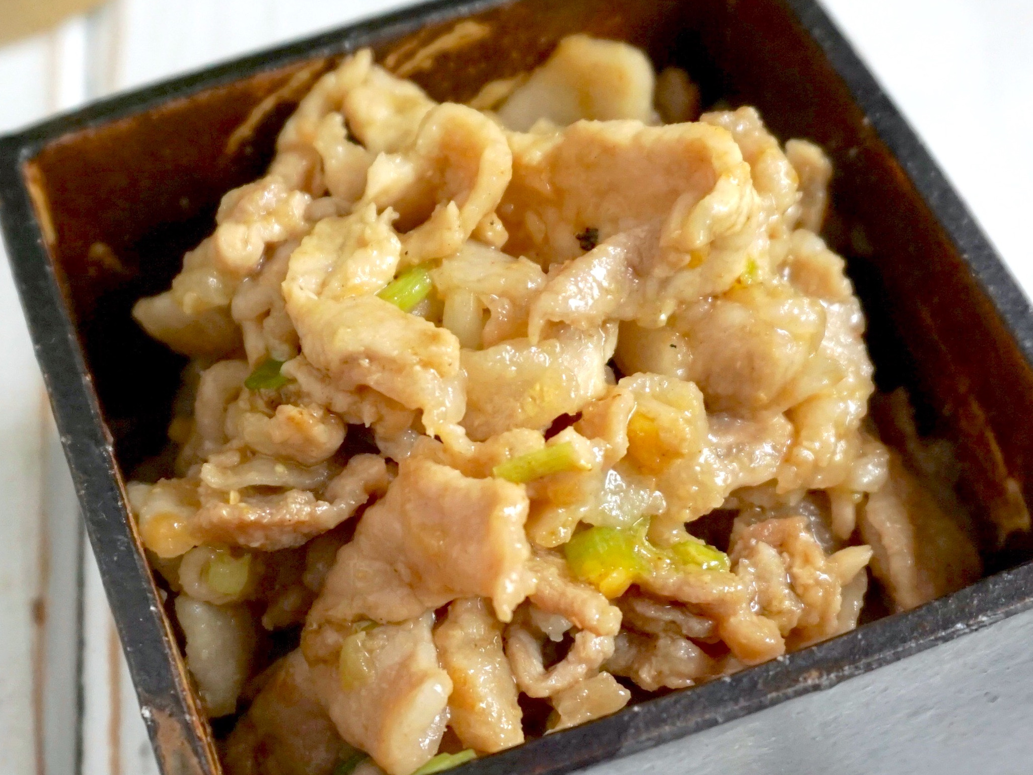 ご飯によく合う♪しびれる辛さにハマる「豚肉の花椒味噌炒め」の作り置き