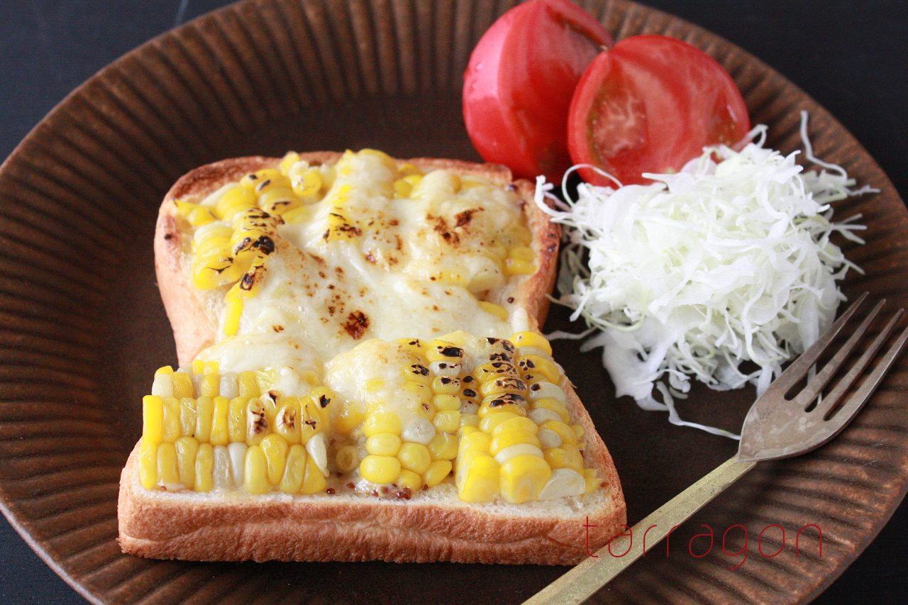 甘くてジューシー♪味噌味が決め手の「簡単コーンマヨトースト」