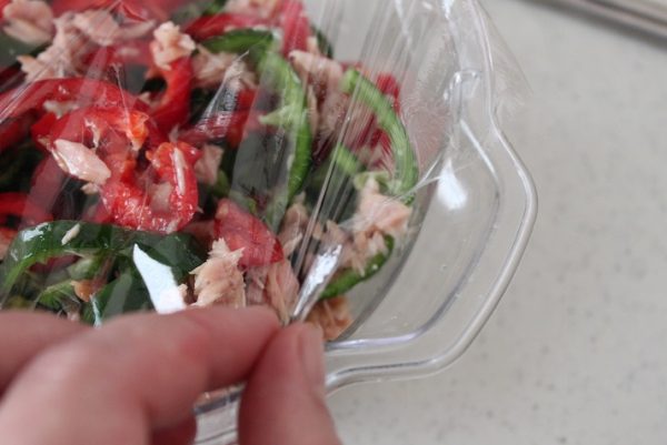 暑い朝に助かる！レンジで簡単お弁当おかず「無限ピーマン オイスターおかか味」