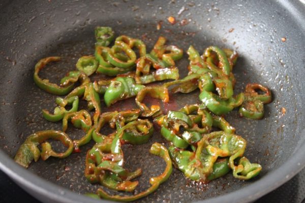 “スキマ埋め”に便利な簡単おかず!「ピーマンのケチャップ炒め」