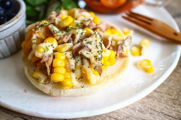 何枚でも食べられそう!ラクうま「ツナコーンマヨのせトースト」 by:おがわひろこさん