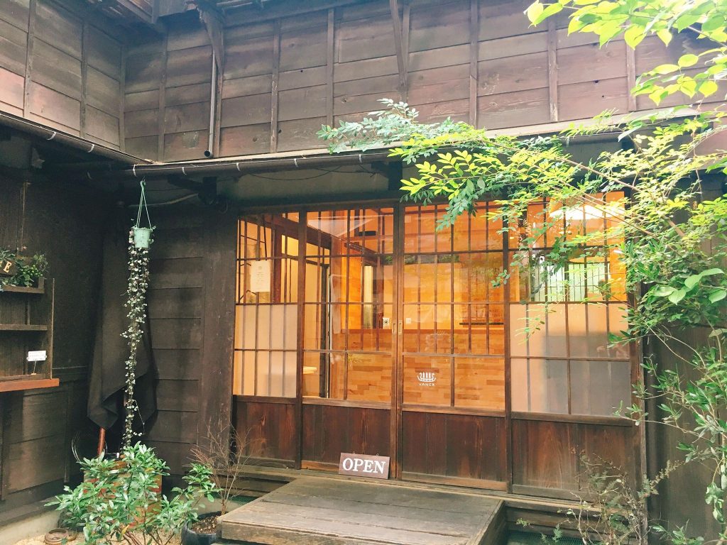 【日暮里】朝から癒される♪世界を旅した店主が作るパン「VANER（ヴァーネル）」