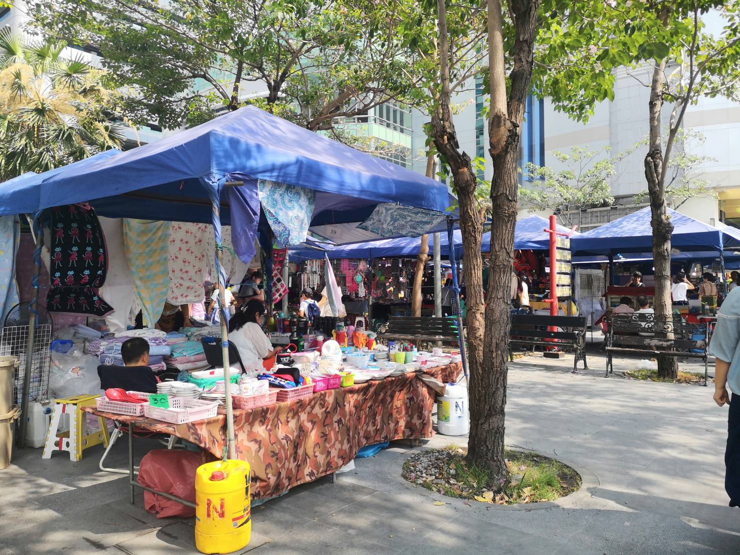初めまして！タイの市場で楽しむ朝時間をお届けします♪