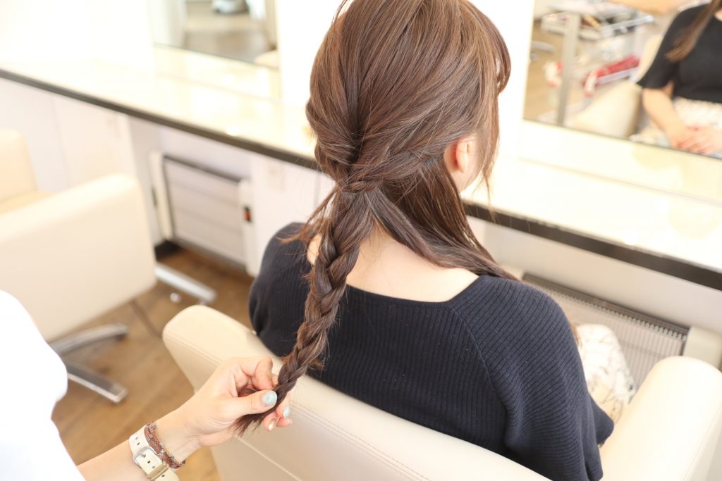 巻かずにできる♪涼しげ美人な「編みおろしヘアアレンジ」